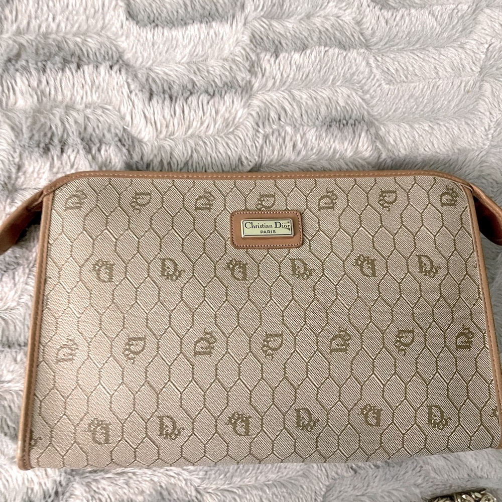 4 MSABrown Do not buy  Christian Dior Authentic clutches make up bag
